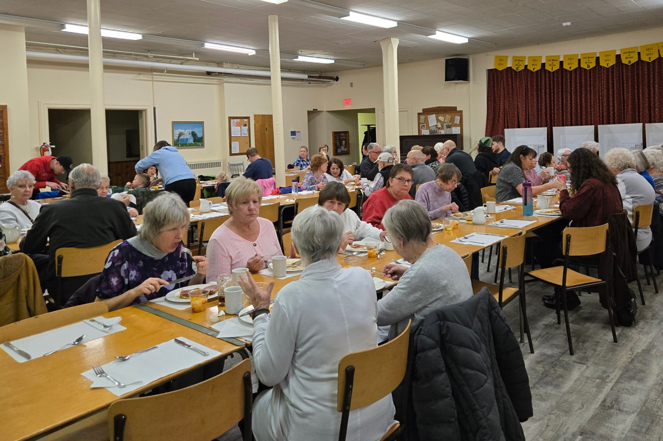 Lots of people enjoying the Supper!